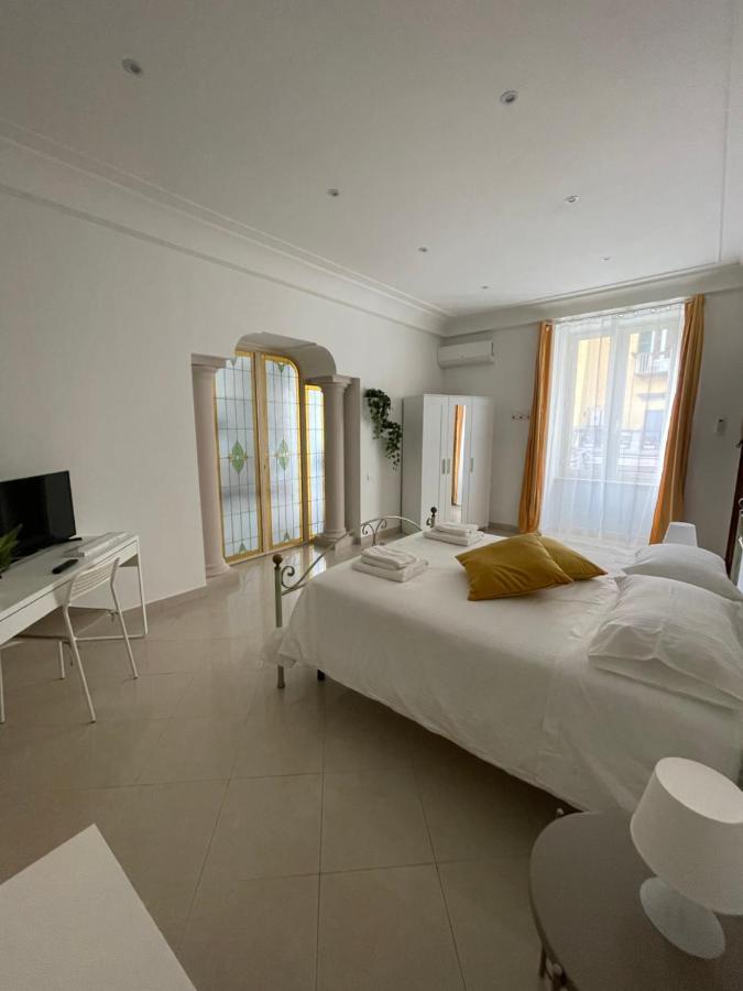 Napule E ... Hotell Neapel Exteriör bild