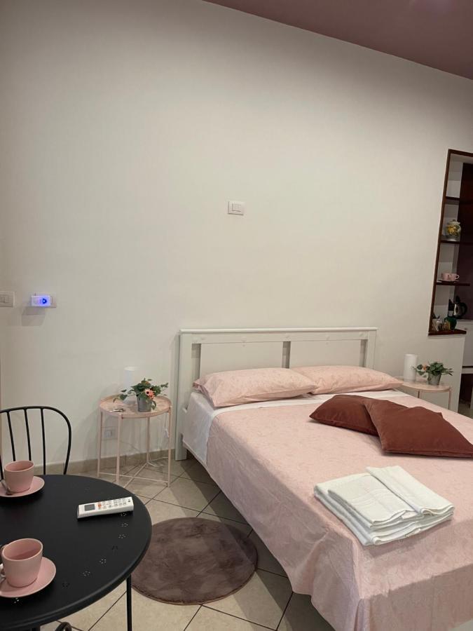 Napule E ... Hotell Neapel Exteriör bild