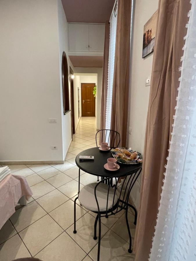 Napule E ... Hotell Neapel Exteriör bild